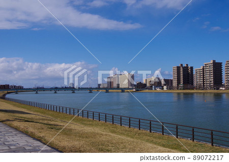 Riverside cityscape and scenery Niigata Shinano River riverbed Riverside cityscape and scenery Niigata Shinano River riverbed 89072217