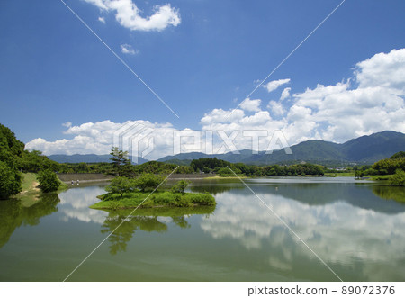 Clouds reflected in the pond 89072376