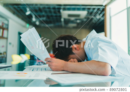 一件白大褂男 89072801