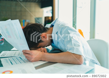 一件白大褂男 89072802