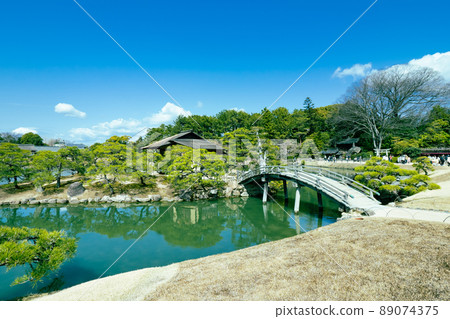 Scenery of the pond in Okayama Korakuen Scenery of the pond in Okayama Korakuen 89074375