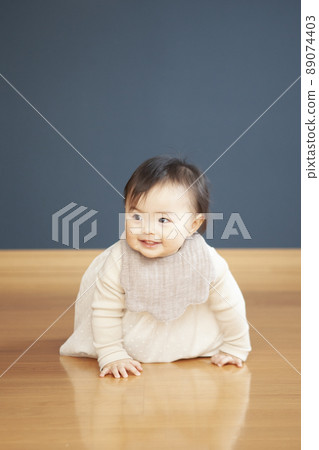 Crawling baby Crawling baby 89074403