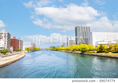 It is a view of the upper reaches of the main river from the vicinity of the Hiroshima Cultural Exchange Hall. Please use it as an image of a bright city. Hiroshima Prefecture It is a view of the upper reaches of the main river from the vicinity of the Hiroshima Cultural Exchange Hall. Please use it as an image of a bright city. Hiroshima Prefecture 89074774