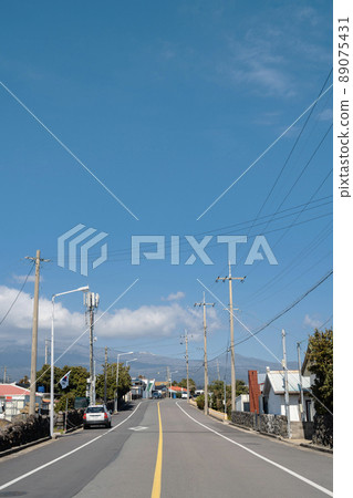 Jeju Olle Trail countryside village and Hallasan Mountain in Jeju island, Korea Jeju Olle Trail countryside village and Hallasan Mountain in Jeju island, Korea 89075431