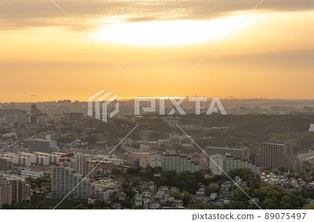 從旗折山看到的夕陽染成的垂海市街景 從旗折山看到的夕陽染成的垂海市街景 89075497