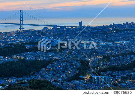 Cityscape of Tarumi after sunset seen from Hatafuriyama 89076620