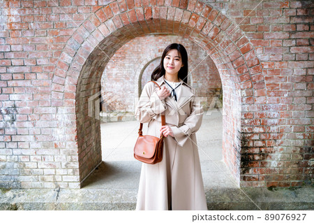 Young woman sightseeing in Kyoto Young woman sightseeing in Kyoto 89076927