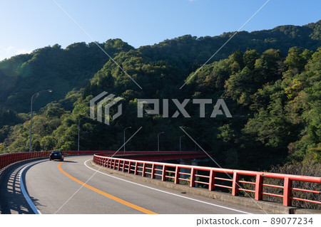 Nanto City, Toyama Prefecture, Nashiya Ohashi and Gokayama Tunnel (October) 89077234