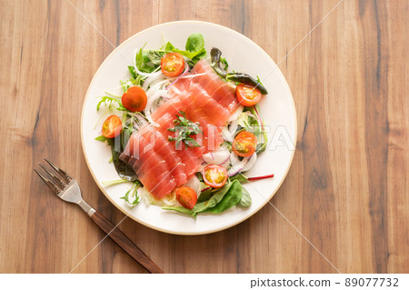 Tuna Carpaccio 89077732