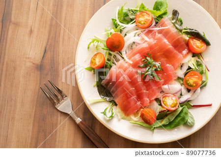 Tuna Carpaccio 89077736
