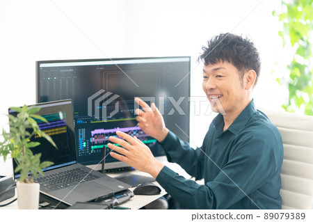 Video / Video Creator Male Laptop Video Production 89079389