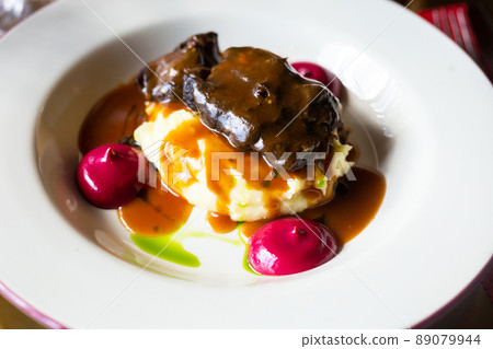 beef cheek with mashed potatoes and currant oil beef cheek with mashed potatoes and currant oil 89079944