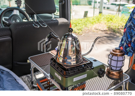 [Preparing rice in the car: boiling water] 89080770