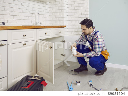 Male plumber repair water system in client home 89081604