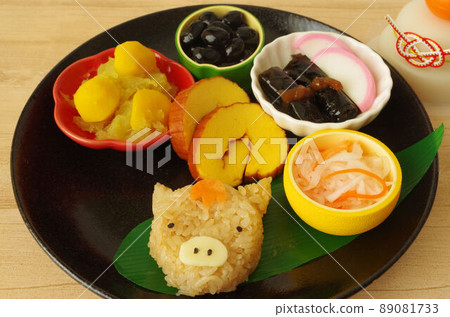 Horse rice balls and New Year dishes Horse rice balls and New Year dishes 89081733