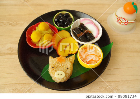 Horse rice balls and New Year dishes 89081734