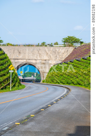 南島的大藍天和感情橋隧道外的碧海 89082198