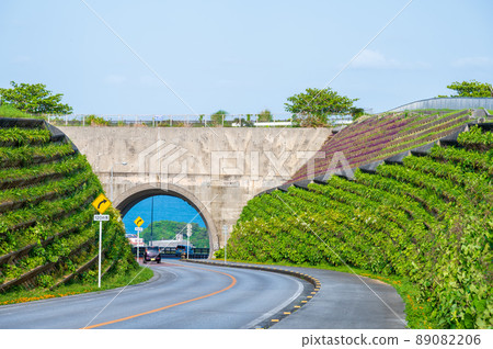 The big blue sky of the southern island and the blue sea seen beyond the tunnel of the emotional bridge leading to the sea The big blue sky of the southern island and the blue sea seen beyond the tunnel of the emotional bridge leading to the sea 89082206