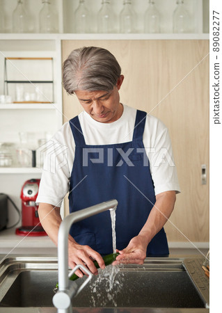 A man to wash dishes A man to wash dishes 89082277