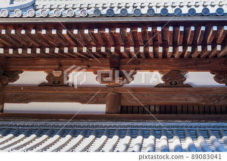The braid that supports the roof of traditional Japanese architecture The braid that supports the roof of traditional Japanese architecture 89083041