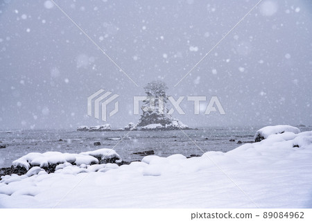 《富山縣》冬日天晴海岸/白雪皚皚的恩內瓦 89084962