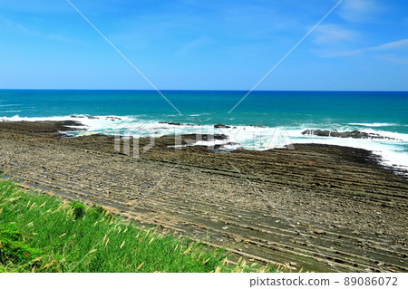 [Miyazaki Prefecture] Nichinan coast under sunny weather (Devil's Washboard) 89086072
