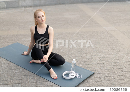 woman outdoor workout woman outdoor workout 89086866