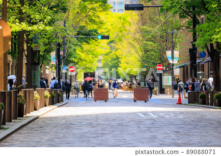丸之內下午,午餐時間 丸之內下午,午餐時間 89088071