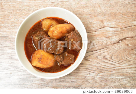 beef meat massaman curry with slice potato and onion in bowl beef meat massaman curry with slice potato and onion in bowl 89089063