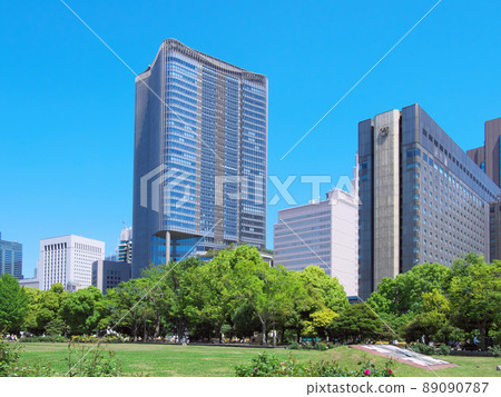 [Tokyo, April 2021] Hibiya skyscraper city view from Hibiya Park 89090787