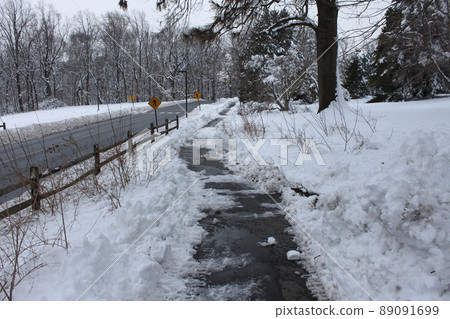 下雪的行人 下雪的行人 89091699