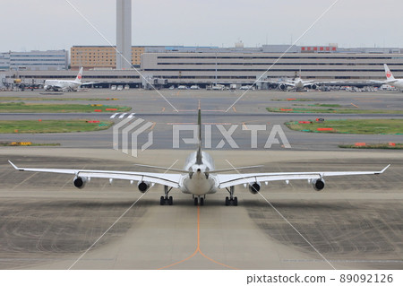 客機駛向跑道 噴氣式飛機 機場旅行圖像 出發圖像 89092126