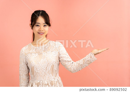 Young woman to introduce 89092502