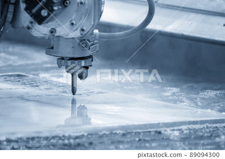 The multi-axis waterjet cutting machine cutting the aluminum plate. 89094300