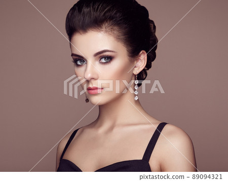 Fashion portrait of young beautiful woman with jewelry Fashion portrait of young beautiful woman with jewelry 89094321