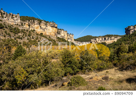 Panoramic view of the Sierra de Cuenca at Una in Spain. Hiking trails La Raya and El Escaleron in Una 89094709