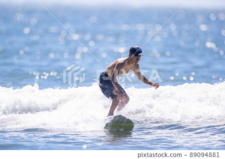 A man surfing in the Shonan sea 89094881