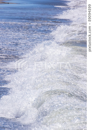 海浪沖擊海灘的狀態 海浪沖擊海灘的狀態 89094899
