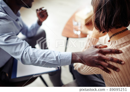 Therapist Reassuring Patient Therapist Reassuring Patient 89095251
