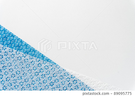 藍色友禪日本紙和鏤空日本紙背景 藍色友禪日本紙和鏤空日本紙背景 89095775