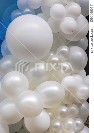 White Cloud Balloons 89096047