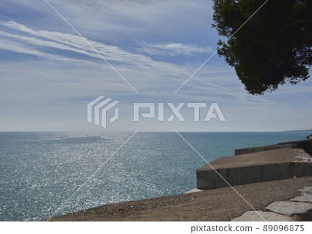 Picturesque castle on the seashore, summer's day 89096875