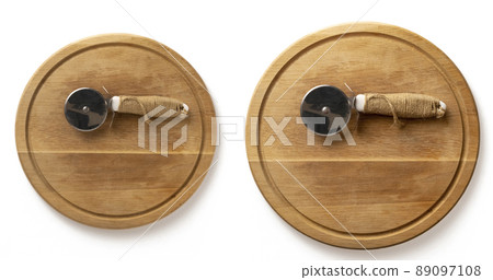 Round wooden pizza board and round knife Round wooden pizza board and round knife 89097108