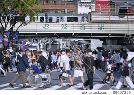 日本東京都市風景 XE，新突變株的威脅……，澀谷是一個威脅人群。第 7 波 ... 再次噩夢 ... = 4 月 25 日 89097236
