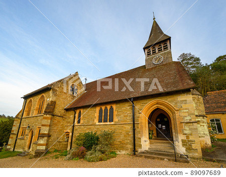 Holmbury St Mary near Dorking, Surrey, UK: Saint Mary The Virgin Parish Church in the pretty village of Holmbury St Mary. View from the side. 89097689