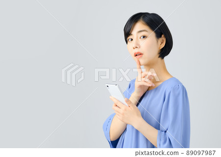Bust up of business woman who operates smartphone Bust up of business woman who operates smartphone 89097987