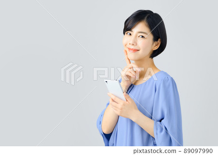 Bust up of business woman who operates smartphone 89097990