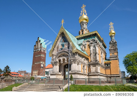 Scenic view of russian chapel and weddingtower at Mathildenhoehe, Darmstadt Scenic view of russian chapel and weddingtower at Mathildenhoehe, Darmstadt 89098308