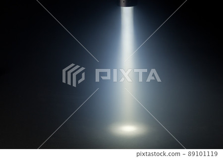 spotlight on stage 89101119