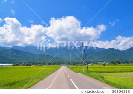 In 2019, the scenery of the train window from Matsumoto Station on the Oito Line to Hakuba Station In 2019, the scenery of the train window from Matsumoto Station on the Oito Line to Hakuba Station 89104318